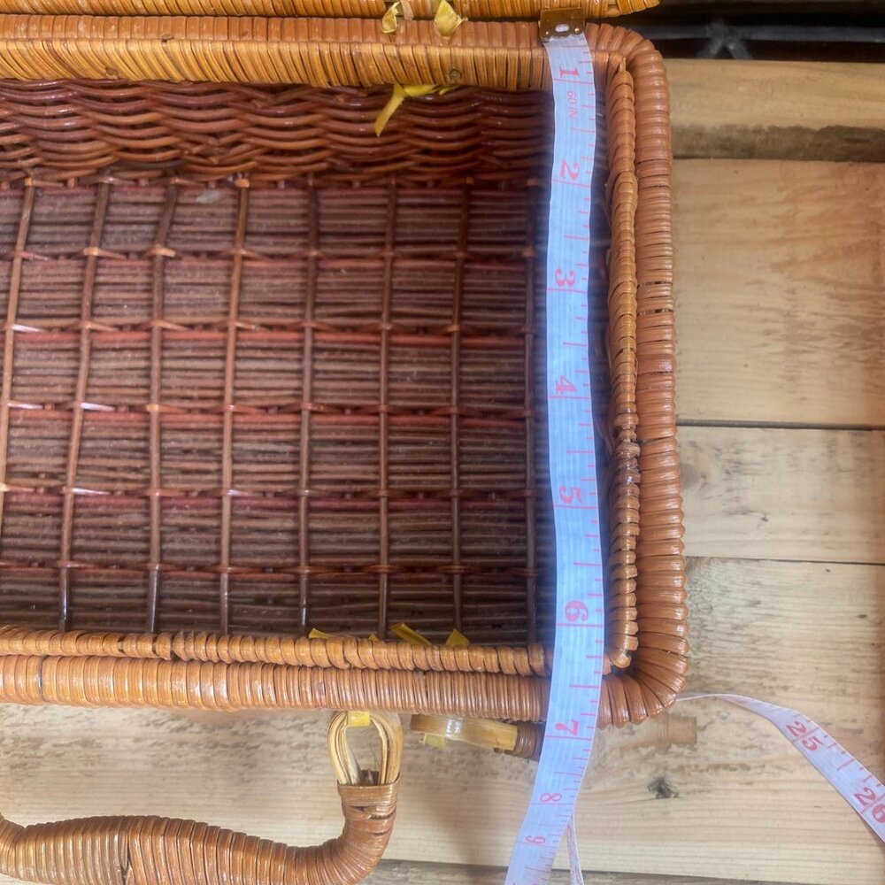 Vintage Wicker Picnic Basket Tote Double Latched Woven Rattan Retro Handbag - Picture 6 of 8